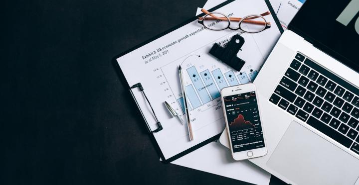 Accounting vs Finance: Key Differences, Roles, and Career Paths