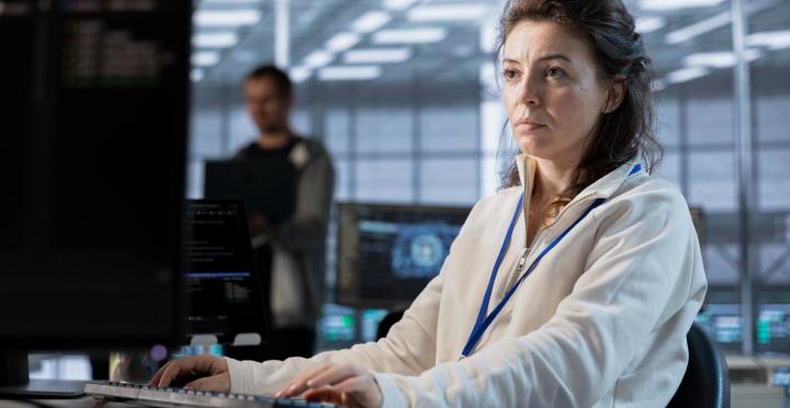 What makes a top Houston IT staffing agency, and how do they fill tech and help desk roles?