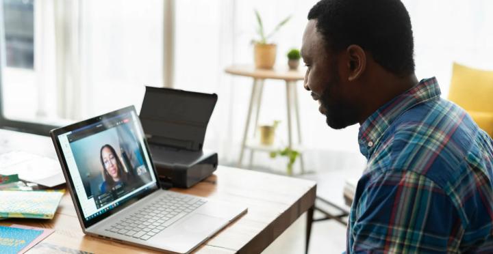 How Can a Professional Start Earning Income Between Full-Time Roles?