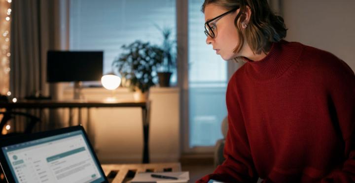 What data analyst and business analyst jobs are available in Dallas, TX, and what do they pay?