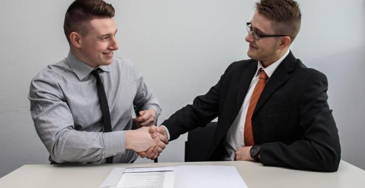 Should You Follow Up After a Job Interview? Recruiter-Tested Timing and Email Templates