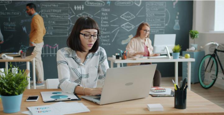 When Should a Company Use a Staffing Agency vs In-House Recruiting?