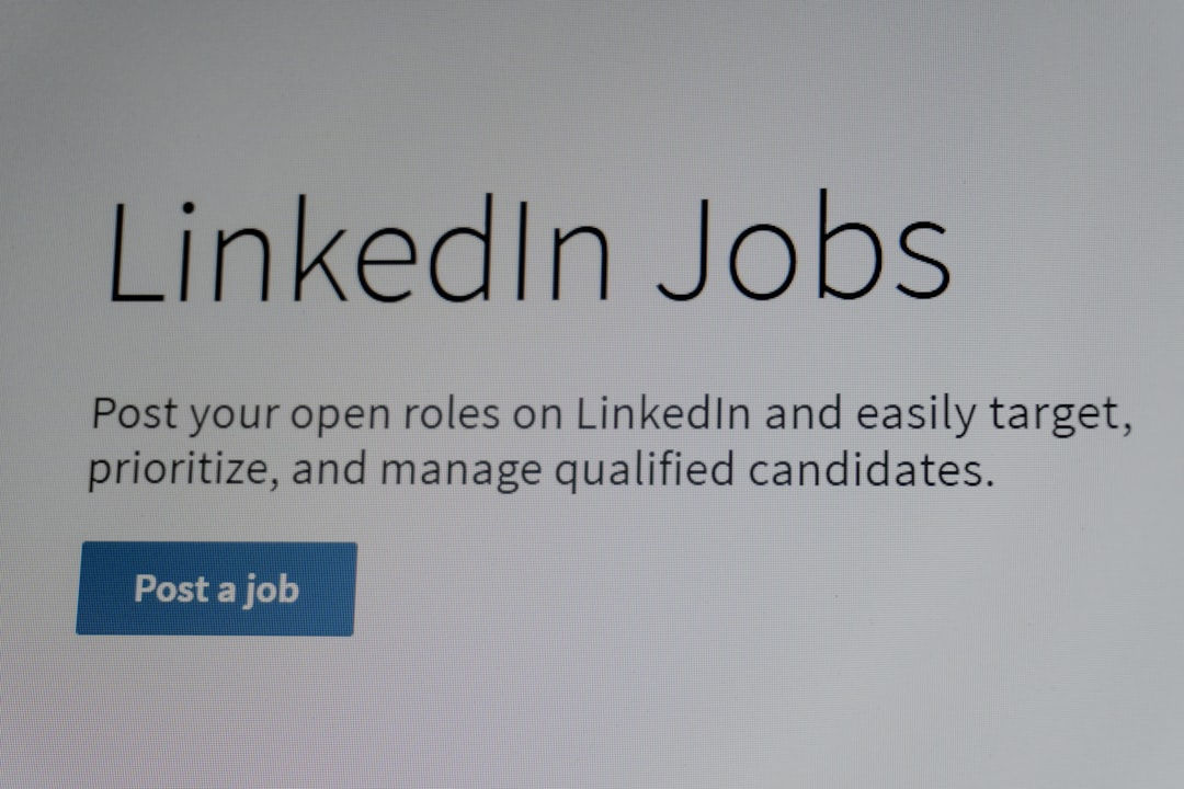 LinkedIn financial analyst job listings in Dallas with filters for entry-level finance roles, target keyword research strategy for analyst job searches